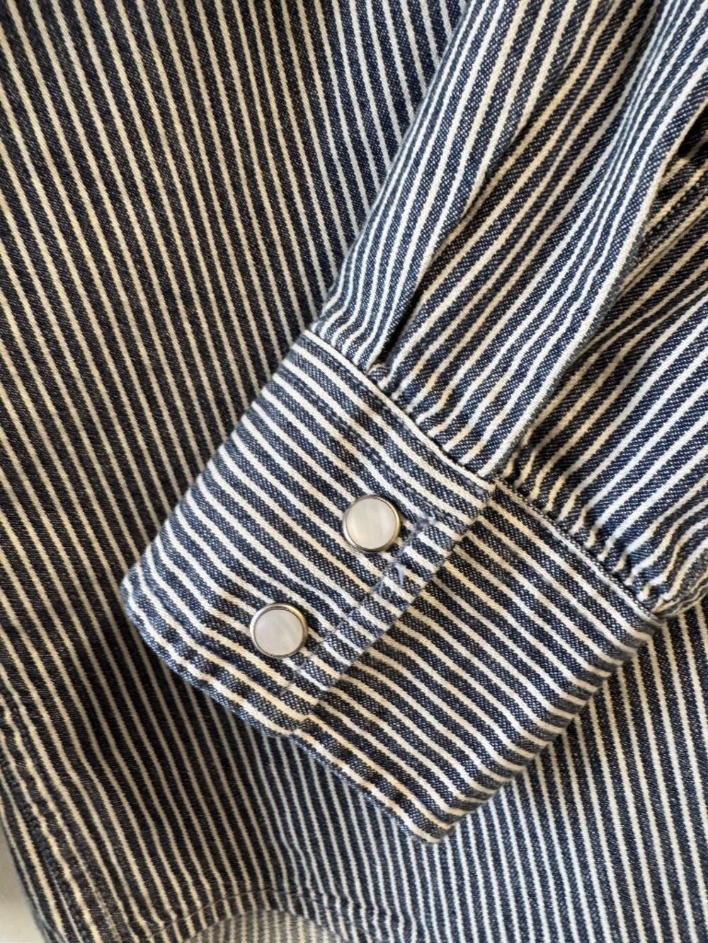 Levi's Classic Western Denim Shirt - M - Roadtrip Stripes - Medium Wash - NWOT - Picture 4 of 12